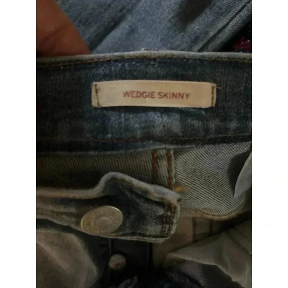 Levi’s Skinny Wedgie High Rise Distressed size 28 - Picture 3 of 7